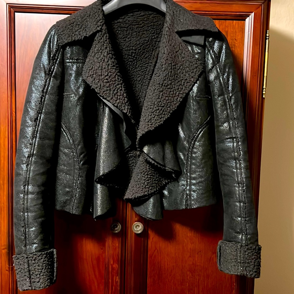 Suede looks chic ladies black jacket multi-fabric super cool soft light fleece!